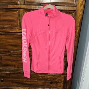 Lululemon Nulu Jacket Disney!! LIPGLOSS!! Sz 6! Rare, Dont Miss Out!!